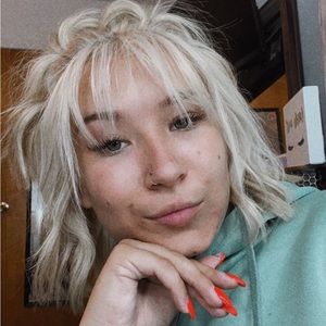 Meet your Posher, Lacey